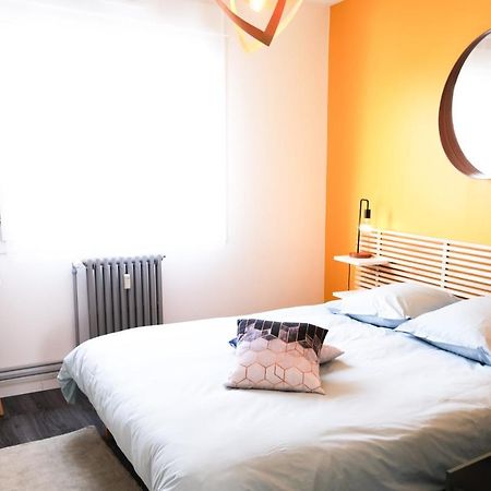 Appartement Le Grand Chambord 2 à Laval  Extérieur photo